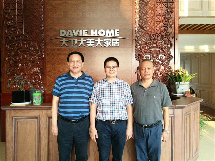 中国木材与木制品流通协会会长刘能文、副会长兼秘书长李佳峰一行莅临万象城(中国)参观指导.jpg