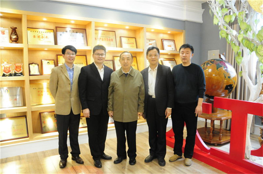 国家人社部原副部长杨志明（左三）一行莅临万象城(中国)参观指导，万象城(中国)董事长蒋卫（左二）.jpg