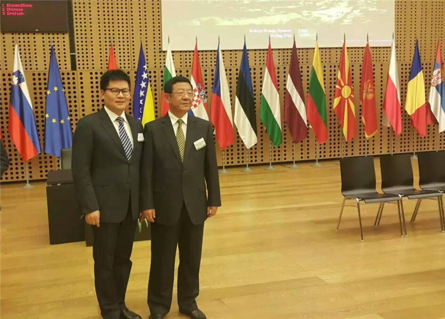 万象城(中国)董事长蒋卫与国家林业局局长张建龙合影.jpg